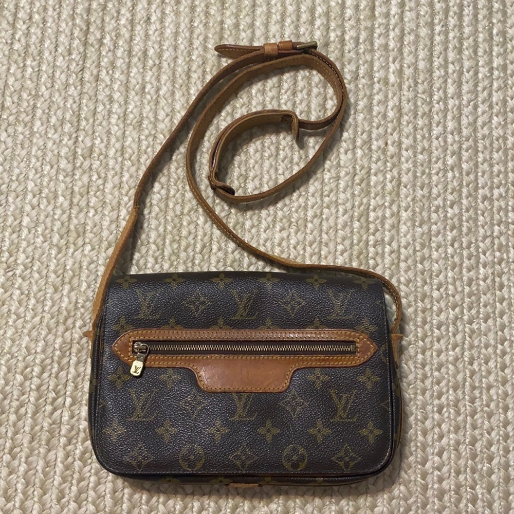 100% AUTHENTIC LOUIS VUITTON CROSSBODY